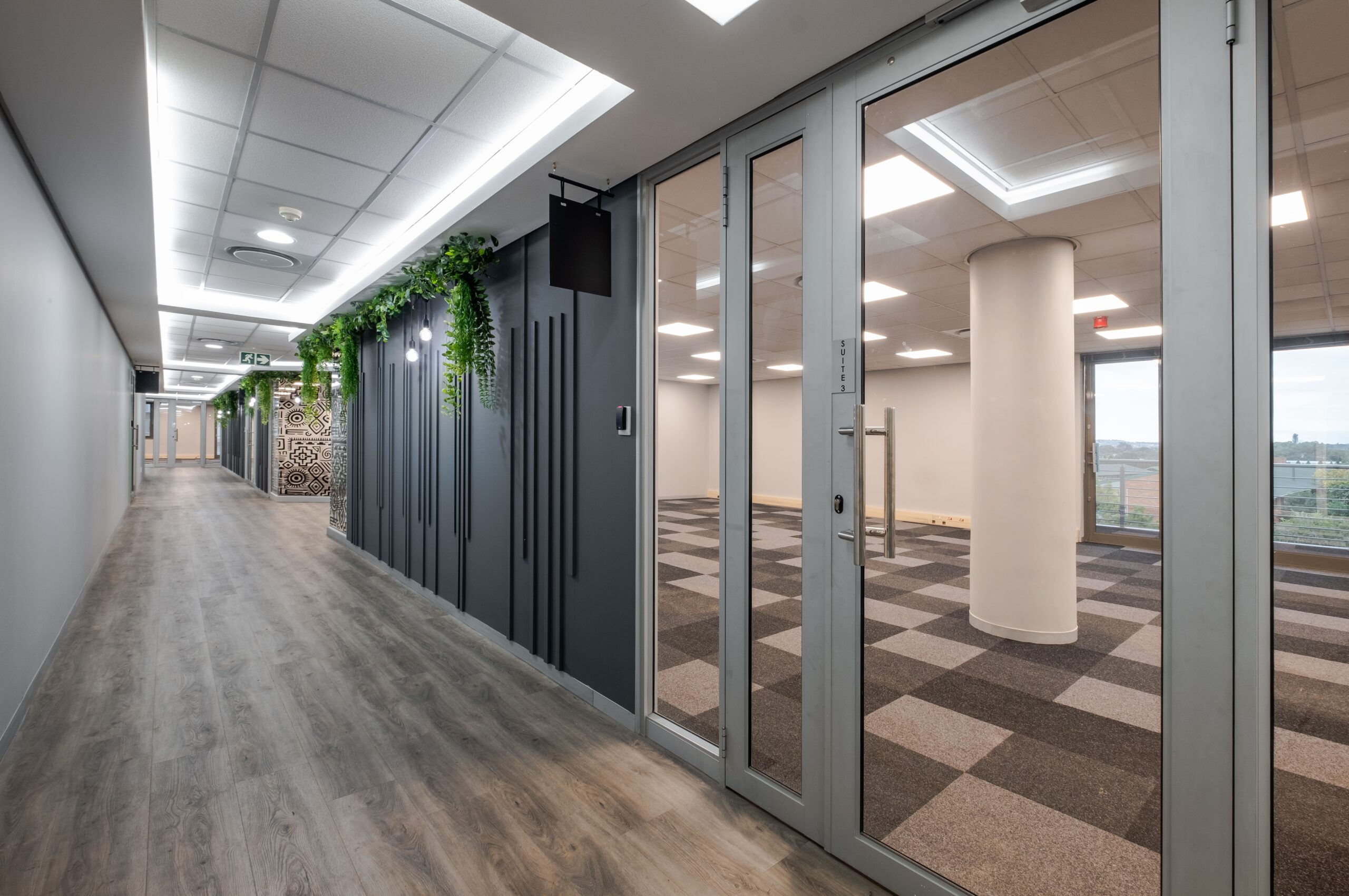 Office Suites for financial institutions, headquarters and large teams.