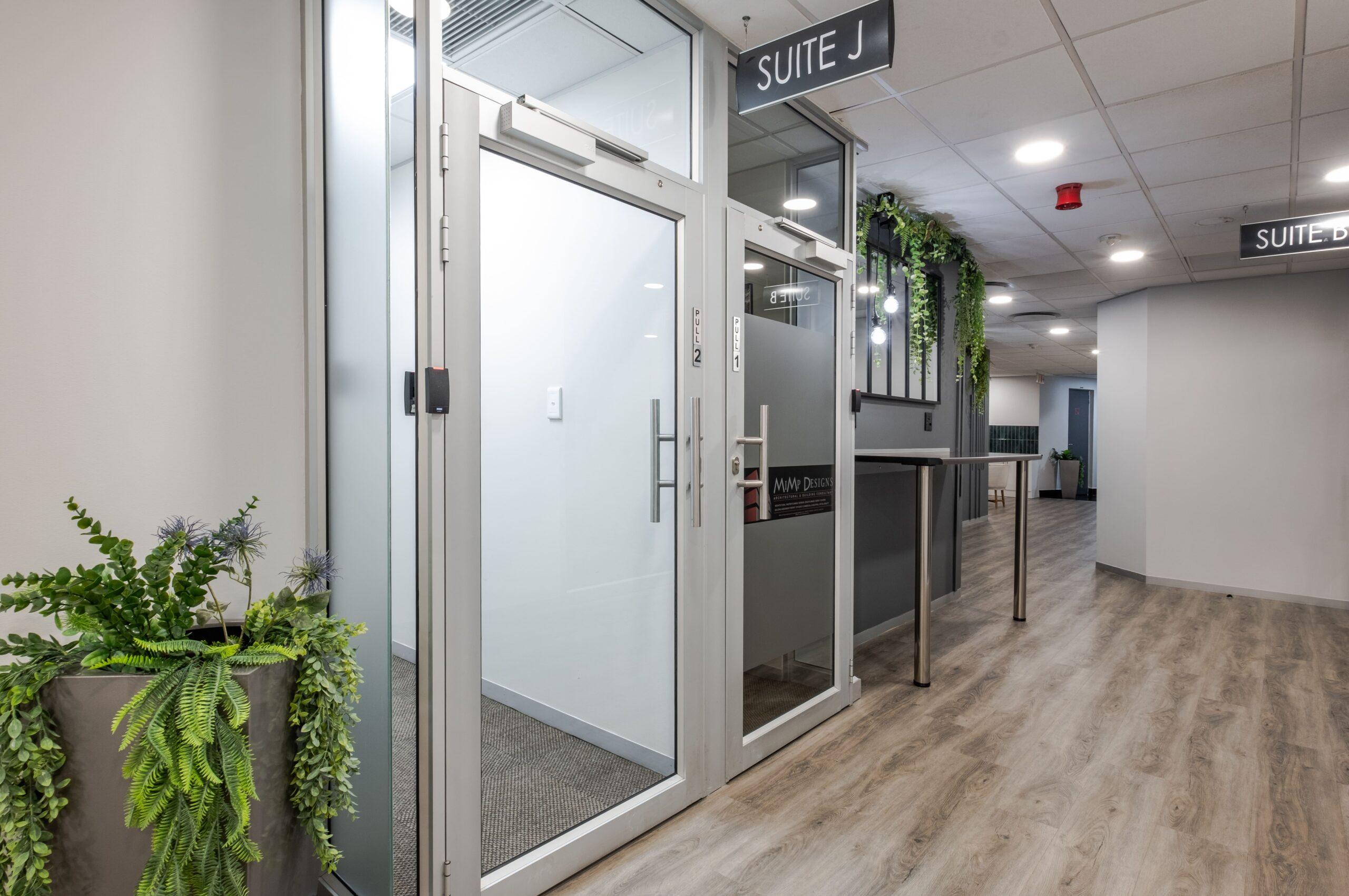Office Suites for financial institutions, headquarters and large teams.